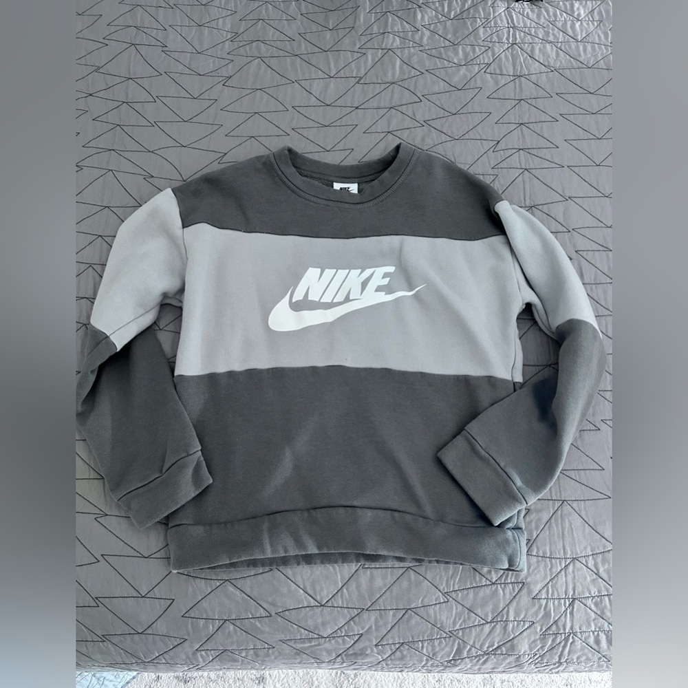 Nike boys sweatshirt, size medium